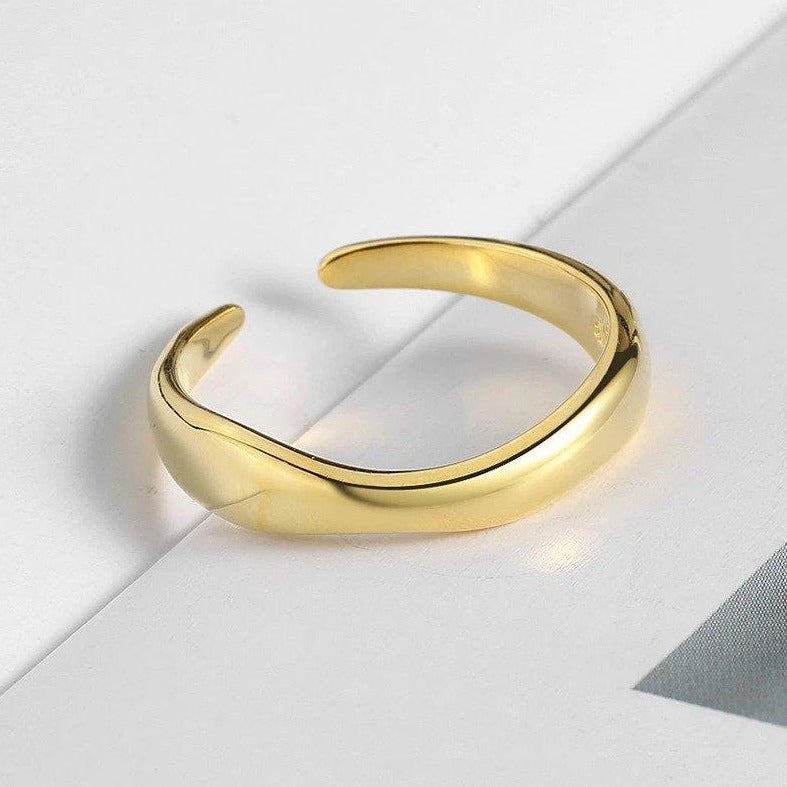 Victoria London Delicate Wave Ring - Sterling Silver